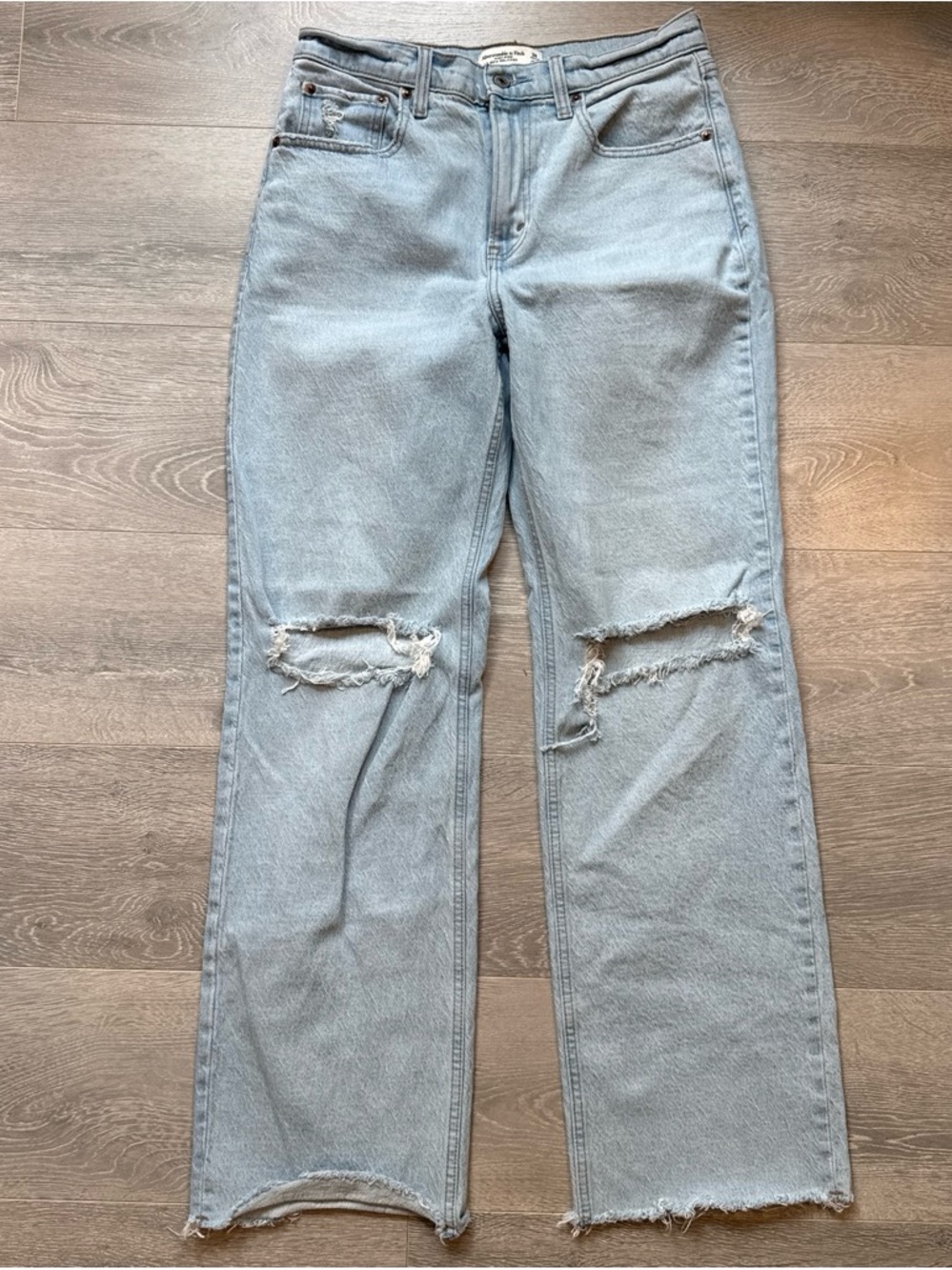 Abercrombie & Fitch High Rise 90s Relaxed Distressed Jeans - Size 28 / 6 Regular